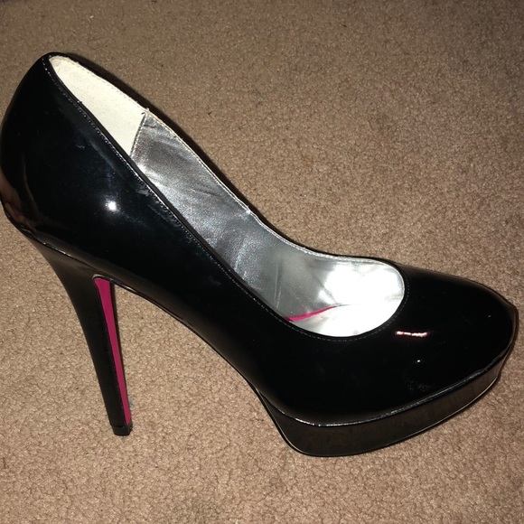 Shoedazzle Black Heels - Picture 2 of 3